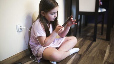 girl using charging smartphone scaled 1