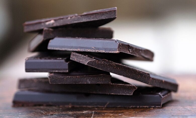 how to enjoy dark chocolate in a diabetes diet 1440x810 1